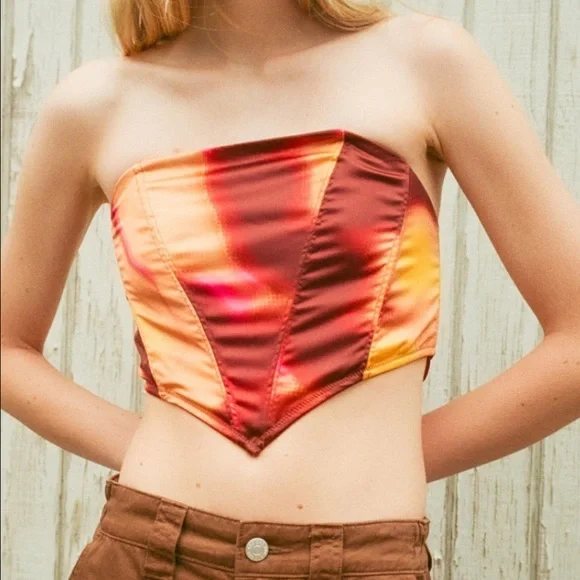 uo hanky hem cropped top - Picture 3 of 6